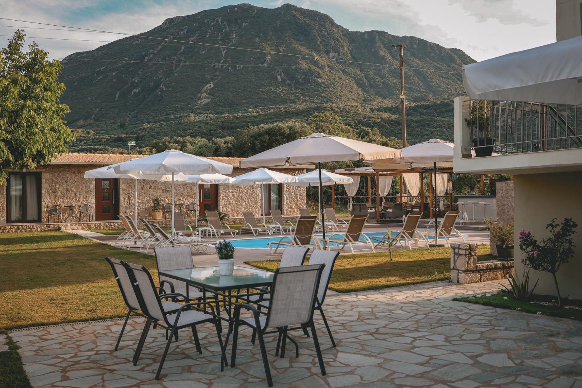 Tsanis Estate Aparthotel Parga Buitenkant foto