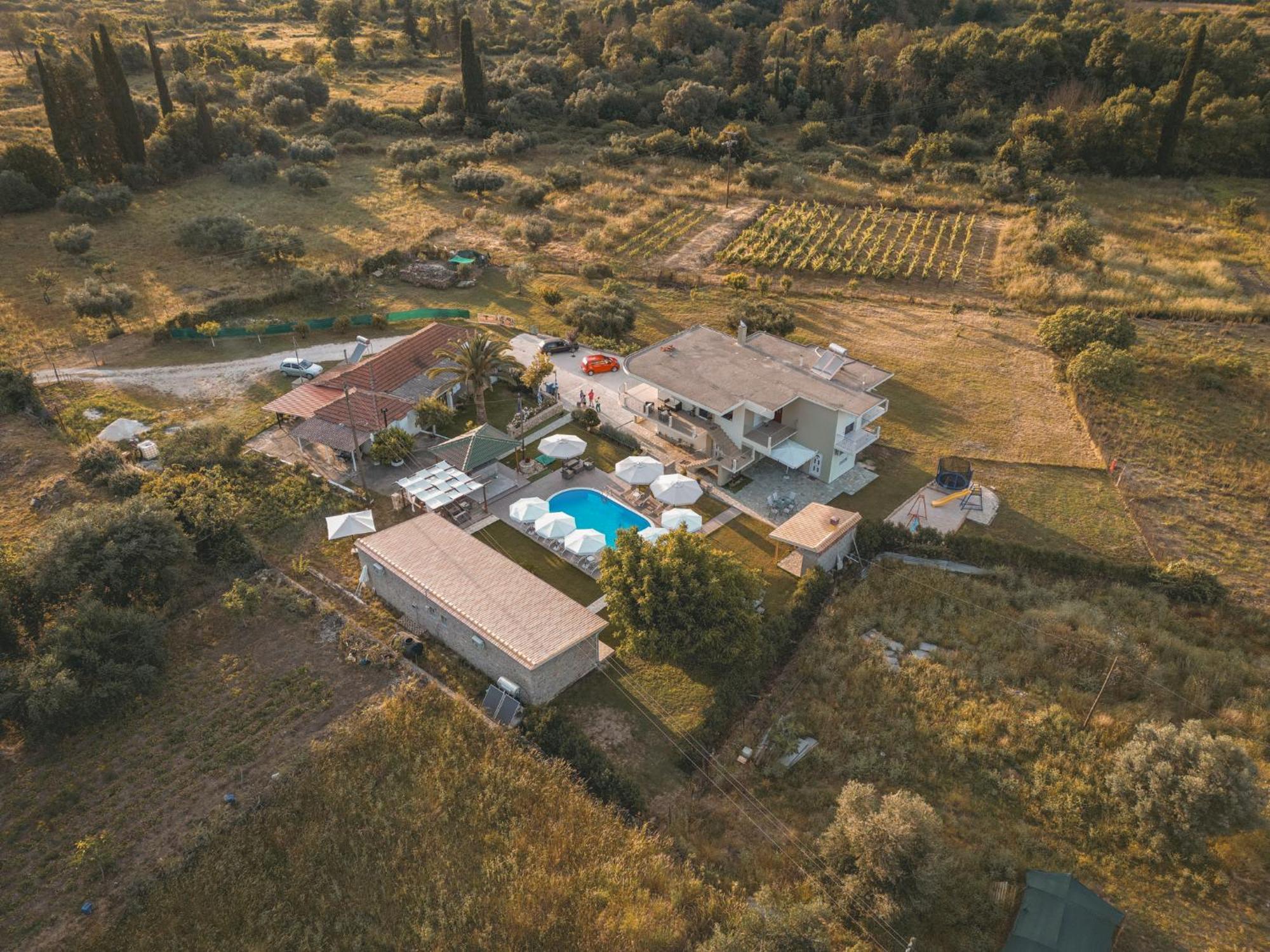 Tsanis Estate Aparthotel Parga Buitenkant foto