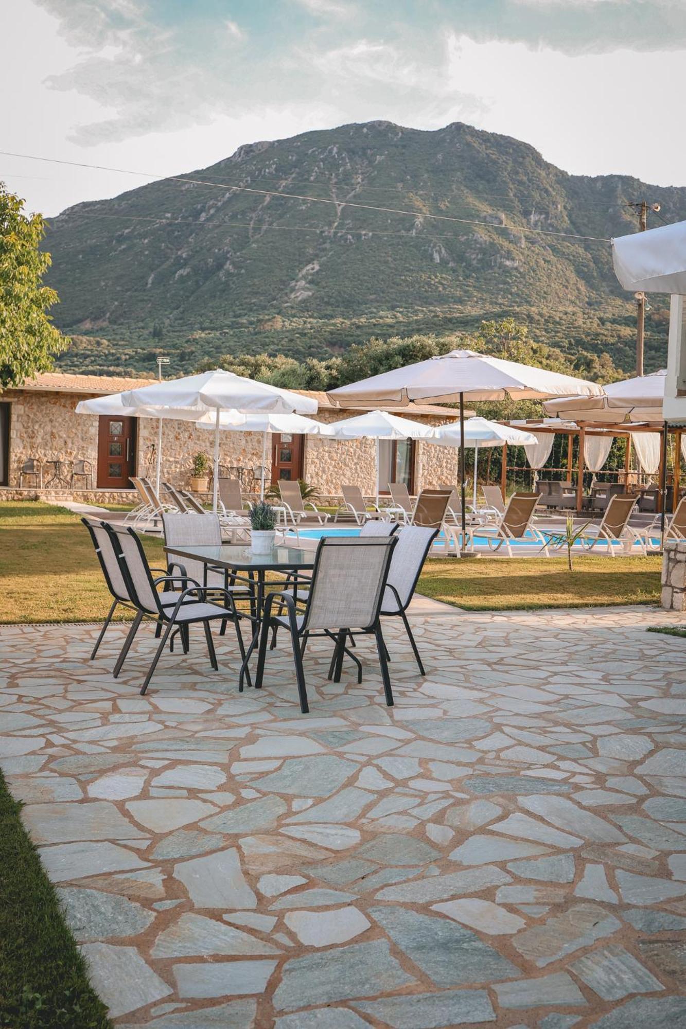 Tsanis Estate Aparthotel Parga Buitenkant foto