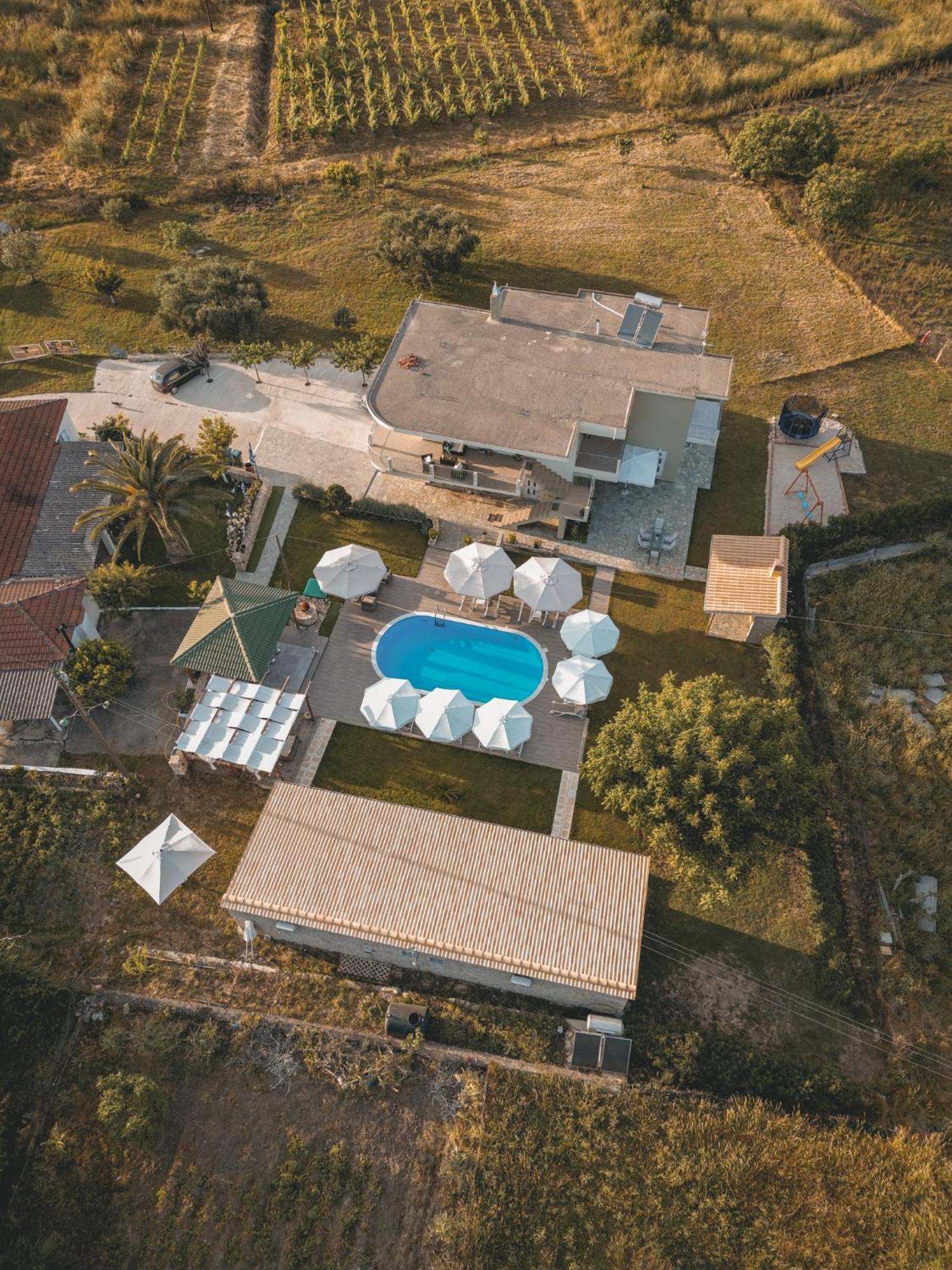 Tsanis Estate Aparthotel Parga Buitenkant foto